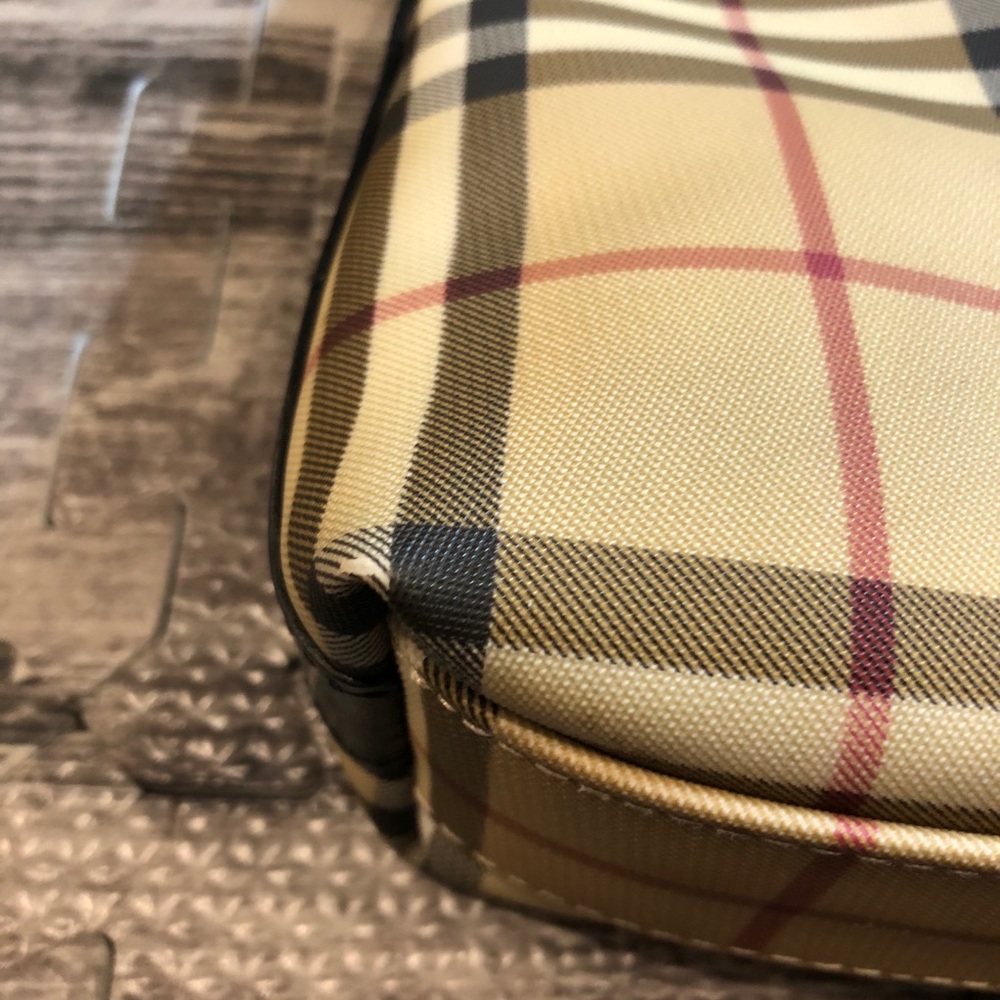 Burberry Beige Plaid Shoulder Bag with Black Trim - Picture 9 of 16